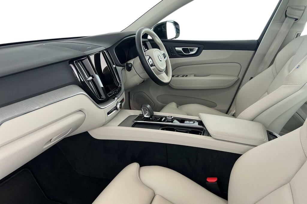 Volvo XC60 2.0 B4d Plus Dark Awd Geartronic Silver #2