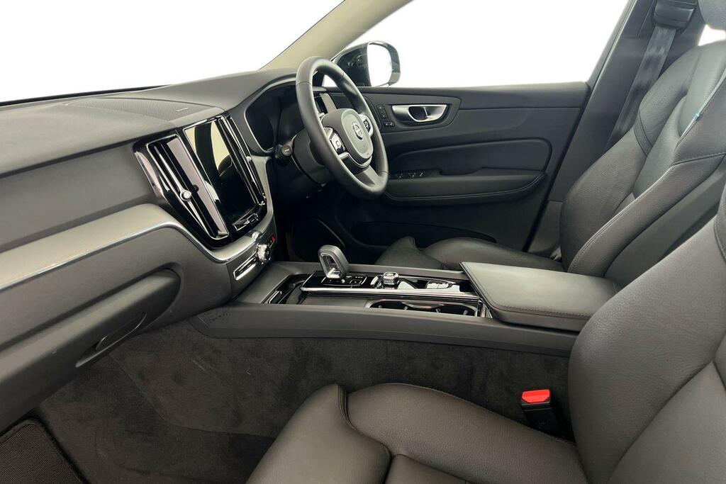 Volvo XC60 2.0 B5p Plus Dark Awd Geartronic YO74CVD Black #3