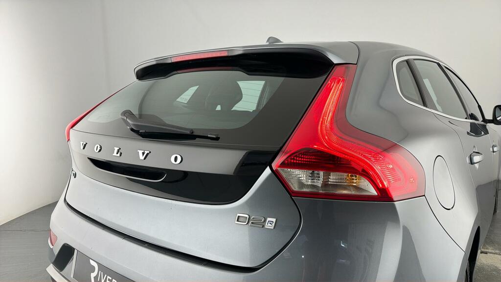 Volvo V40 2.0 T2 R-design Hatchback Euro 6 Red #25