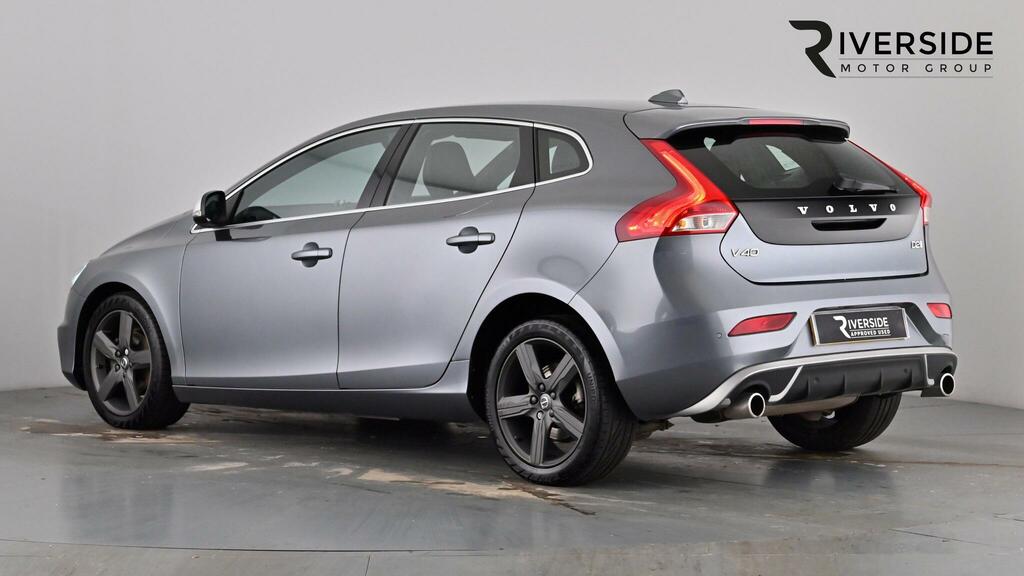 Volvo V40 2.0 T2 R-design Hatchback Euro 6 Red #2