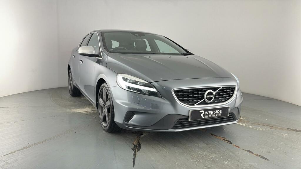 Volvo V40 2.0 T2 R-design Hatchback Euro 6 Red #23