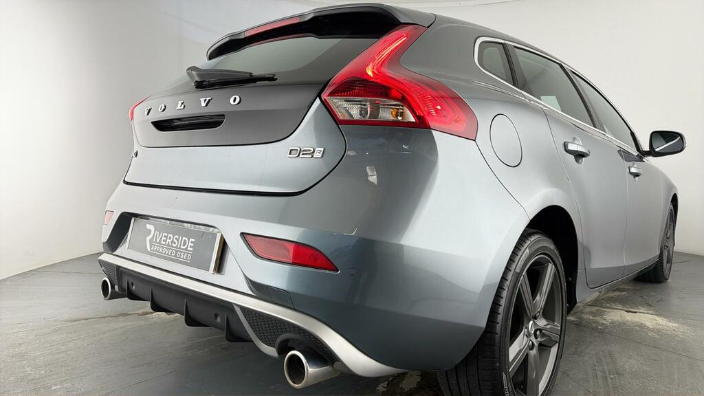 Volvo V40 2.0 T2 R-design Hatchback Euro 6 Red #28