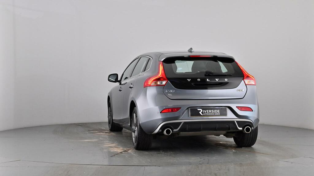 Volvo V40 2.0 T2 R-design Hatchback Euro 6 Red #60