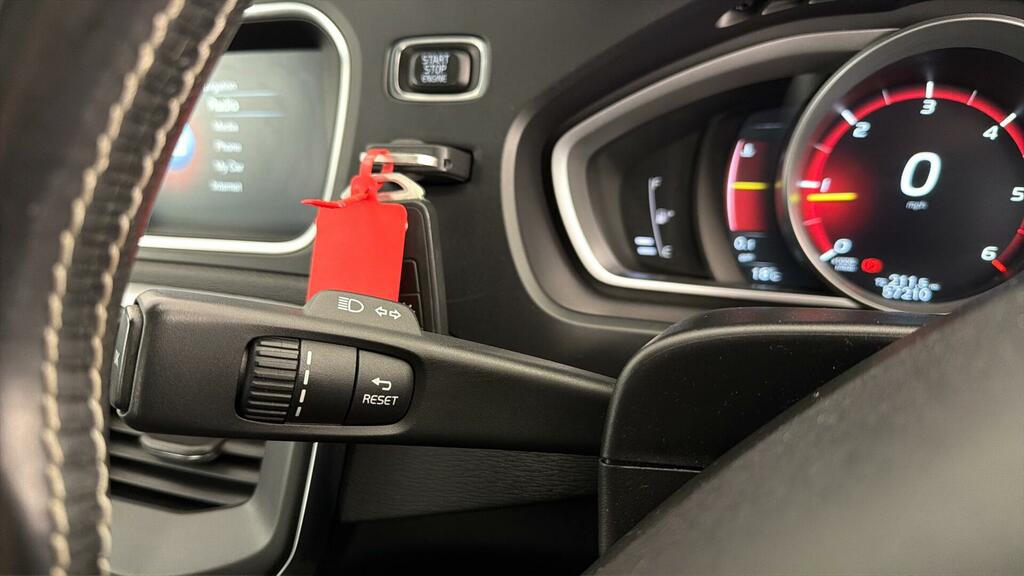 Volvo V40 2.0 T2 R-design Hatchback Euro 6 Red #35