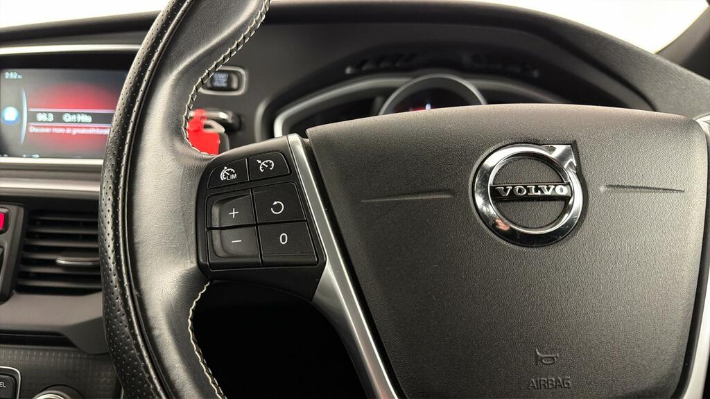 Volvo V40 2.0 T2 R-design Hatchback Euro 6 Red #17