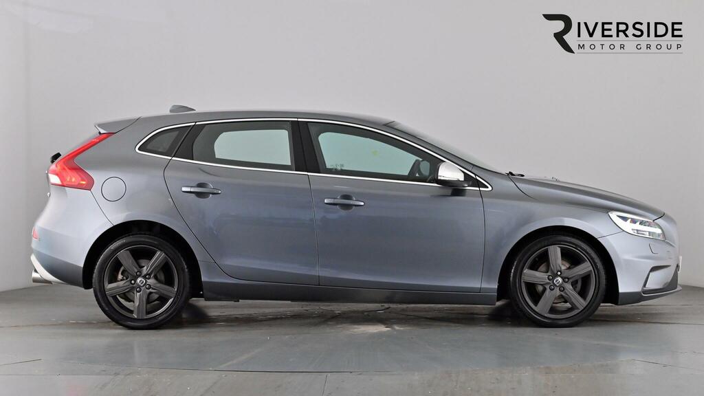 Volvo V40 2.0 T2 R-design Hatchback Euro 6 Red #3