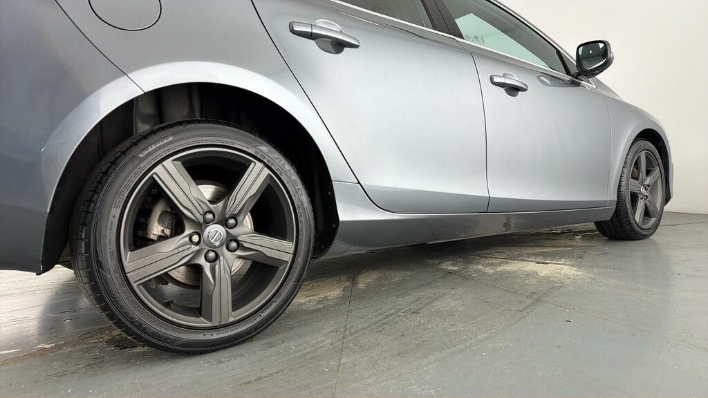 Volvo V40 2.0 T2 R-design Hatchback Euro 6 Red #24