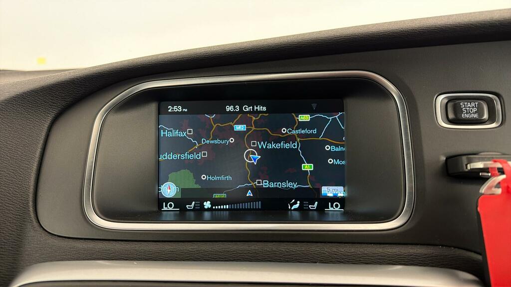 Volvo V40 2.0 T2 R-design Hatchback Euro 6 Red #21