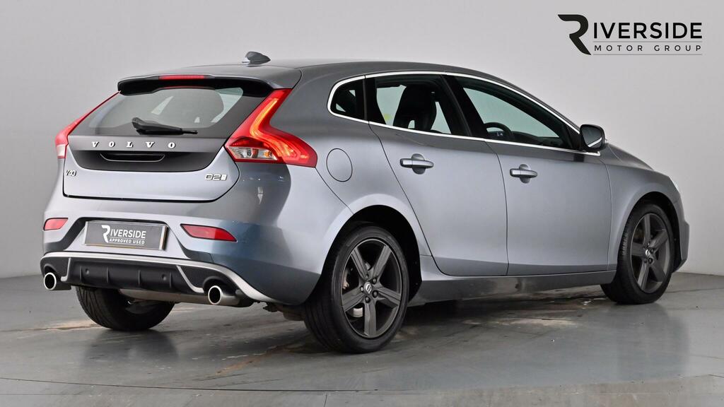 Volvo V40 2.0 T2 R-design Hatchback Euro 6 Red #7