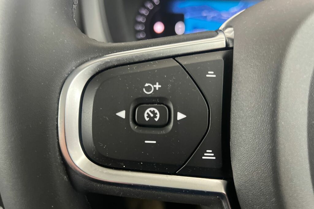 Volvo XC60 Xc60 2.0 B4d Momentum Awd Geartronic Red #11