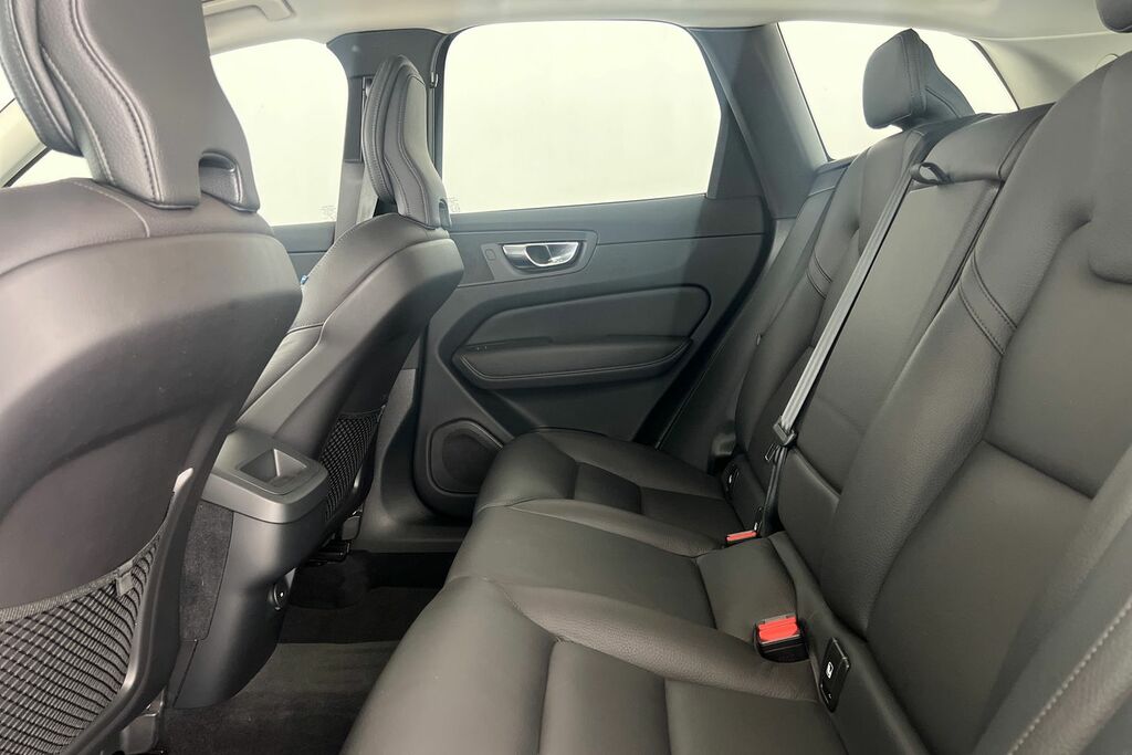 Volvo XC60 Xc60 2.0 B4d Momentum Awd Geartronic Red #17
