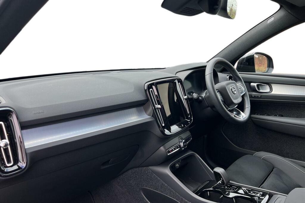 Volvo XC40 Black Edition Plus, B3 Mild Hybrid, YB75LSL Black #4