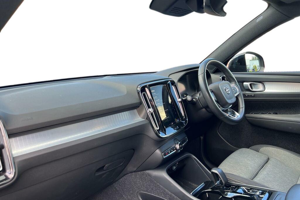 Volvo XC40 Plus, B3 Mild Hybrid, Dark YF22FNW Black #2