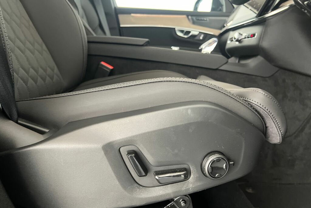 Volvo XC90 Plus Black #62
