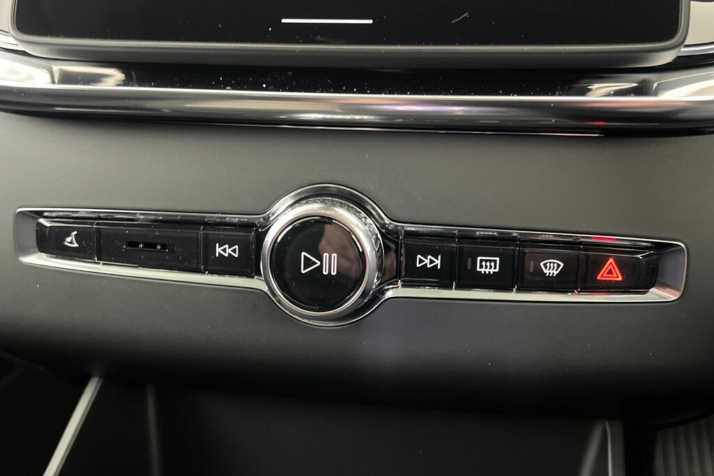 Volvo XC90 Plus Black #27