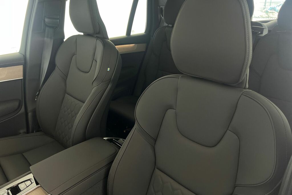 Volvo XC90 Plus Black #56
