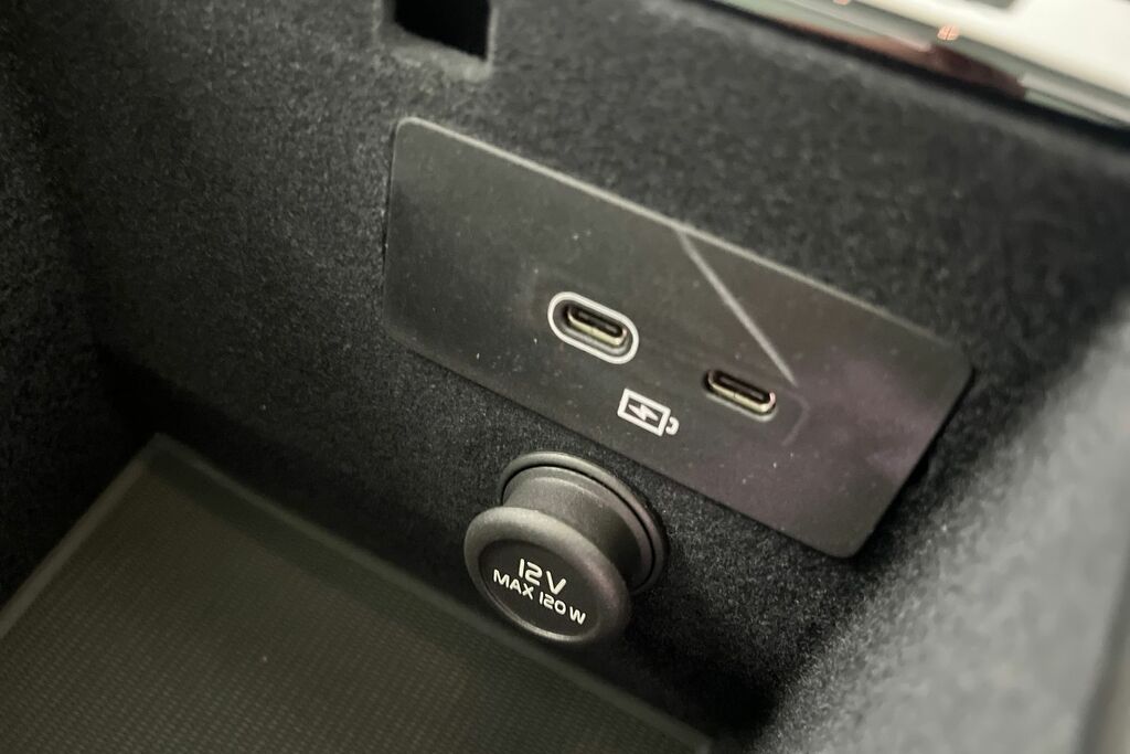 Volvo XC90 Plus Black #75