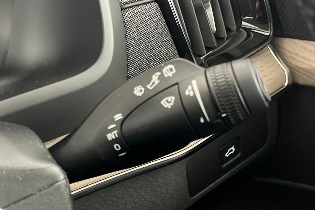 Volvo XC90 Plus Black #68