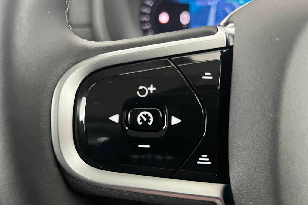 Volvo XC90 Plus Black #22