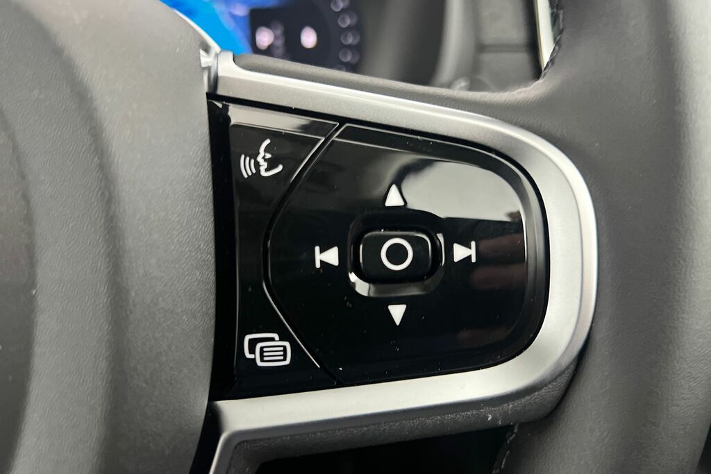 Volvo XC90 Plus Black #24