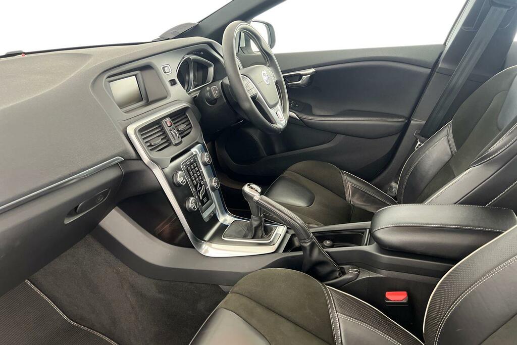 Volvo V40 T2 122 R Design White #4