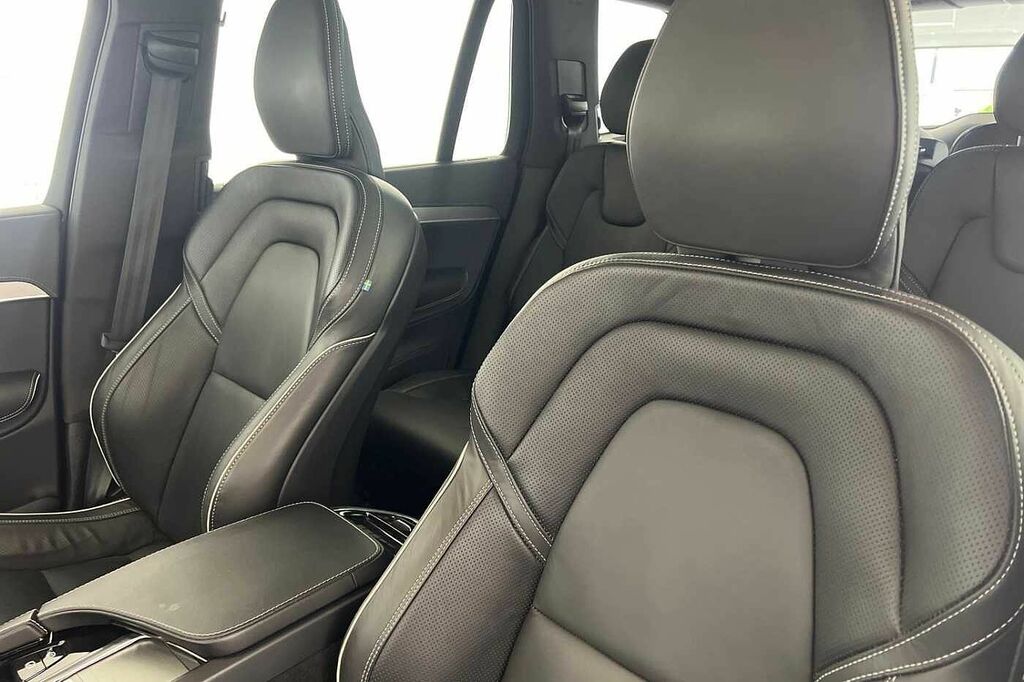 Volvo XC90 Plus Black #27