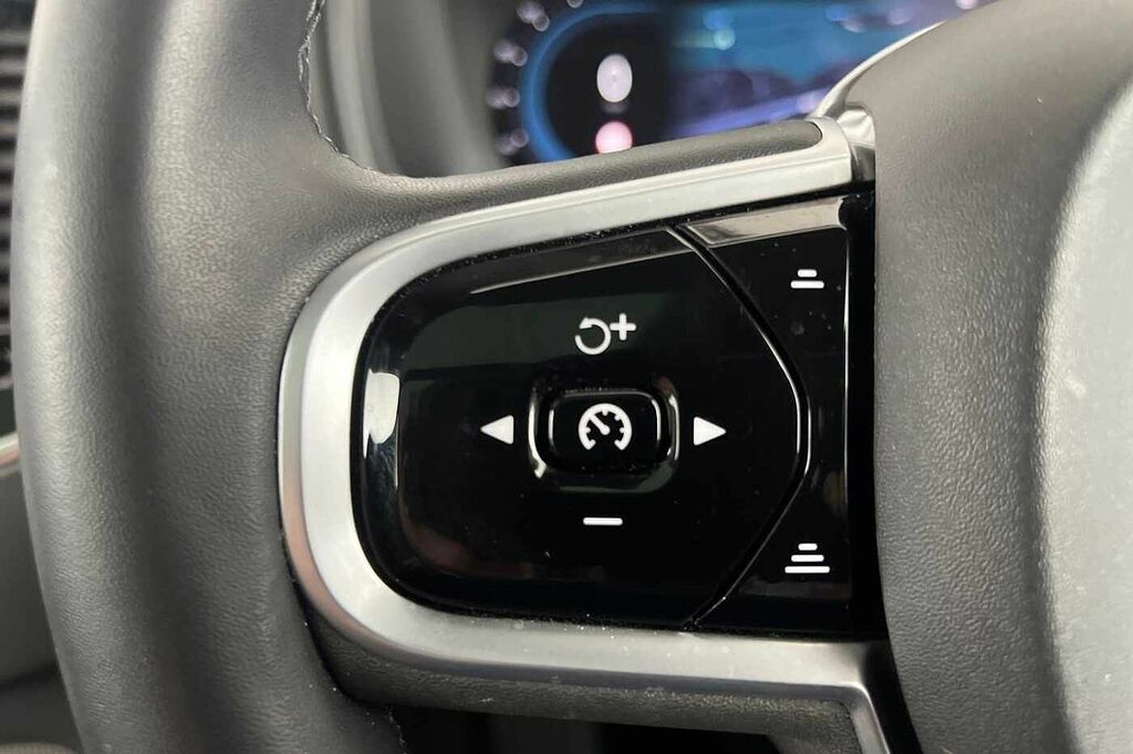 Volvo XC90 Plus Black #11