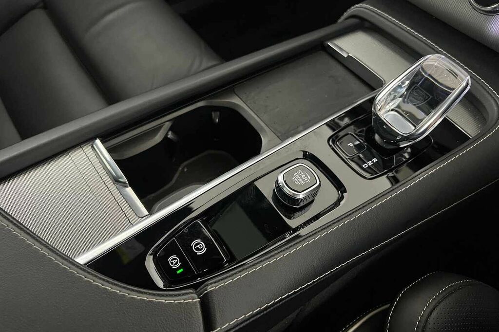 Volvo XC90 Plus Black #13