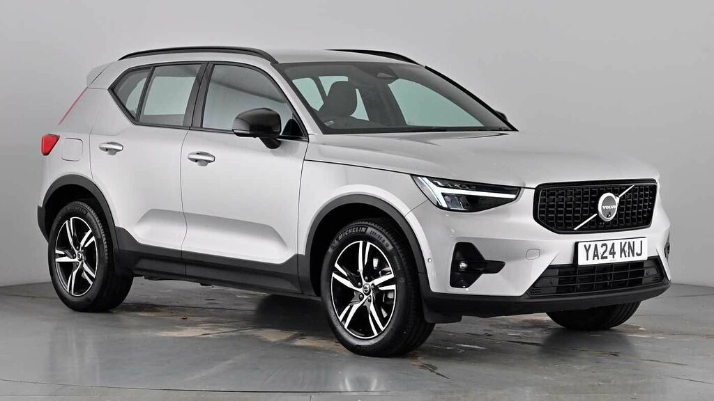 Volvo XC40 Plus B3 Dark Mild Hybrid Silver