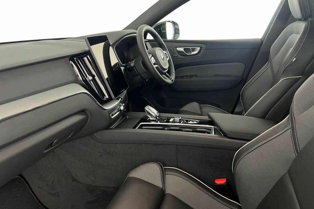 Volvo XC60 B5 Black Edition Plus, Awd Mild Hybrid, White #3
