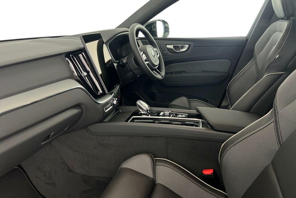 Volvo XC60 B5 Black Edition Plus, Awd Mild Hybrid, White #4