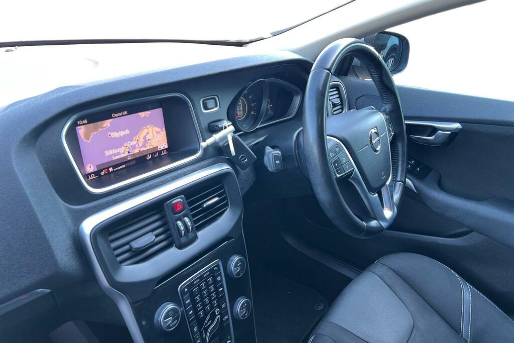 Volvo V40 2.0 T3 Gpf Momentum Nav Plus Euro 6 Ss  #2