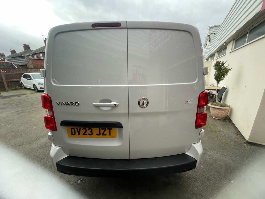 Vauxhall Vivaro 1.5 Vivaro F2900 Professional Ss 100.6 Bhp DV23JZT White #4