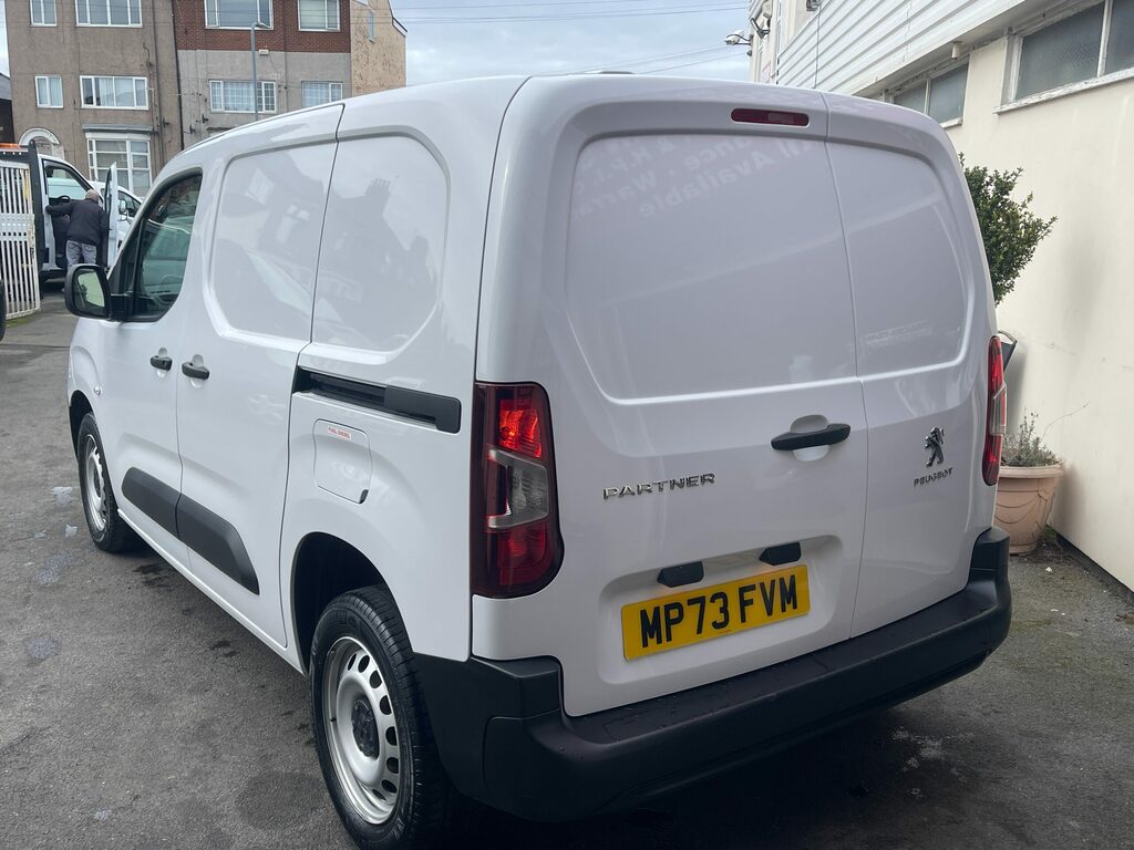 Peugeot Partner 1.5 Partner Professional Premium Bhdi 100.6 Bhp MP73FVM White #4