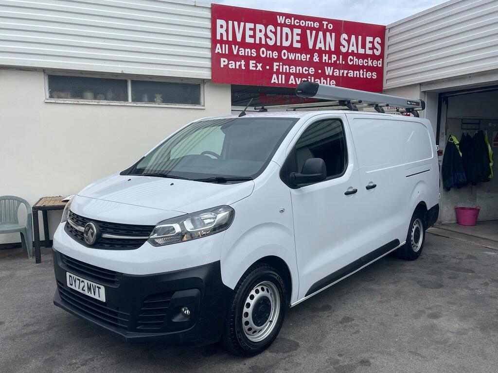 Vauxhall Vivaro Diesel DY72MVT White #4