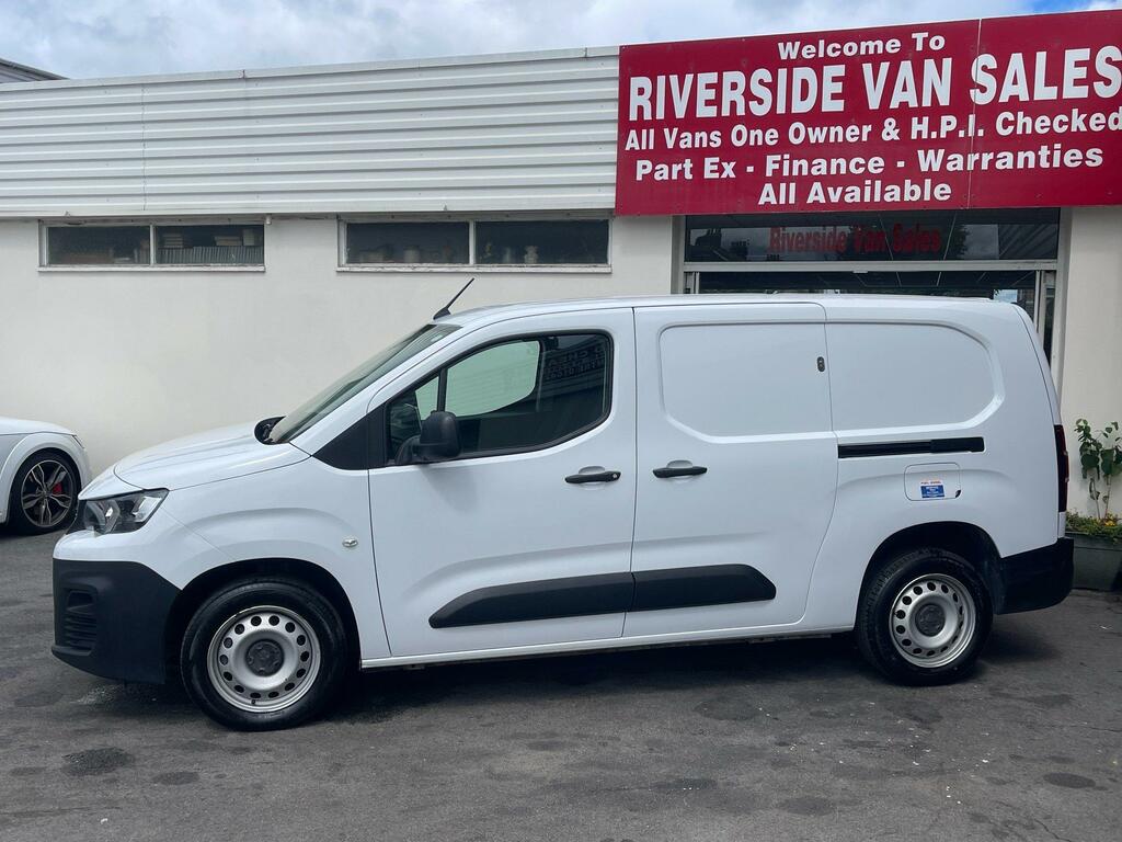 Peugeot Partner Diesel White #2