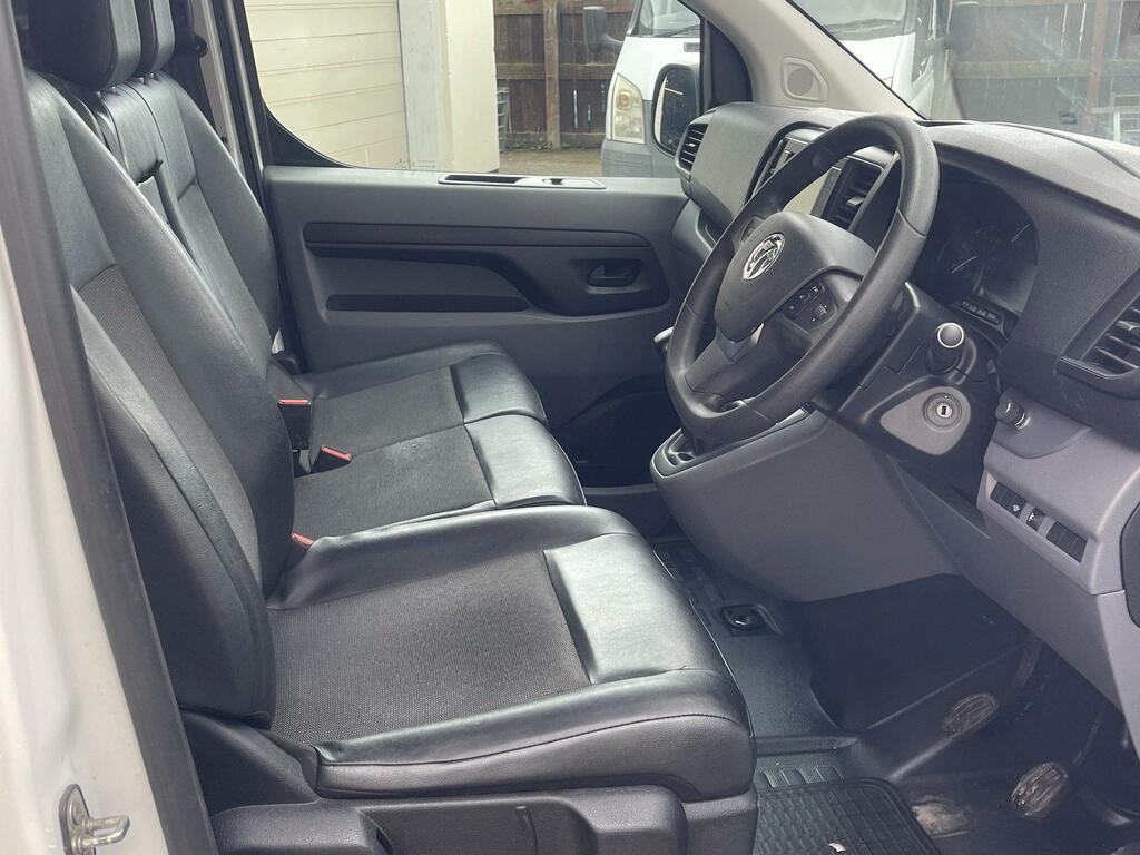 Vauxhall Vivaro 2700 1.5D 100Ps Edition H1 Van White #9