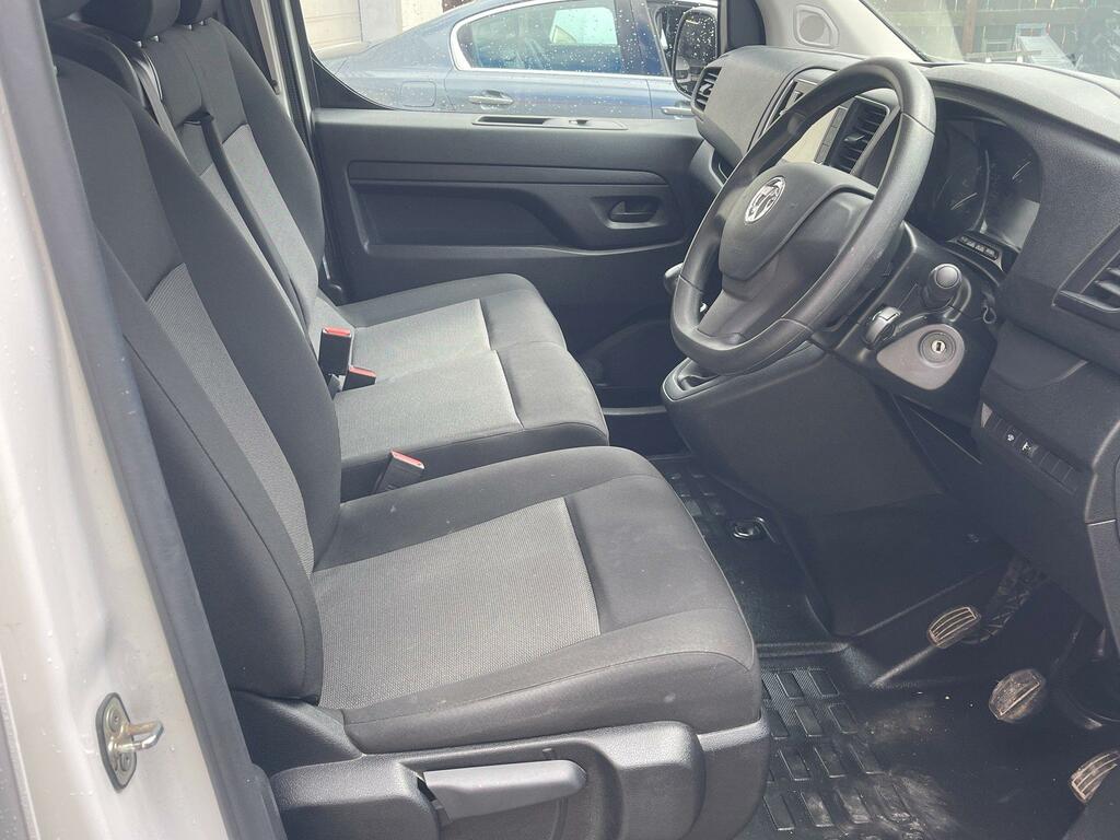 Vauxhall Vivaro Diesel White #6