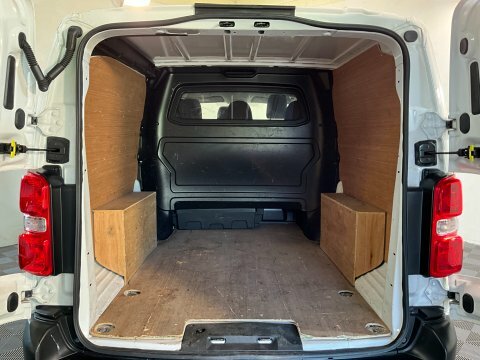 Vauxhall Vivaro 2900 1.5D 100Ps Dynamic H1 Van White #9