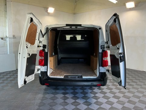 Vauxhall Vivaro 2900 1.5D 100Ps Dynamic H1 Van White #8