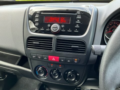 Fiat Doblo Cargo 1.6 White #9