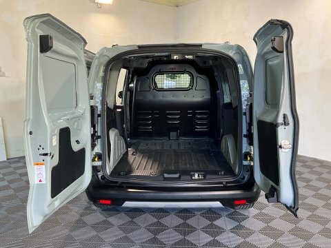 Ford Transit Courier Limited Black #7
