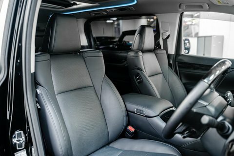 Toyota Alphard 2.5 Mpv 2.5 Black #3