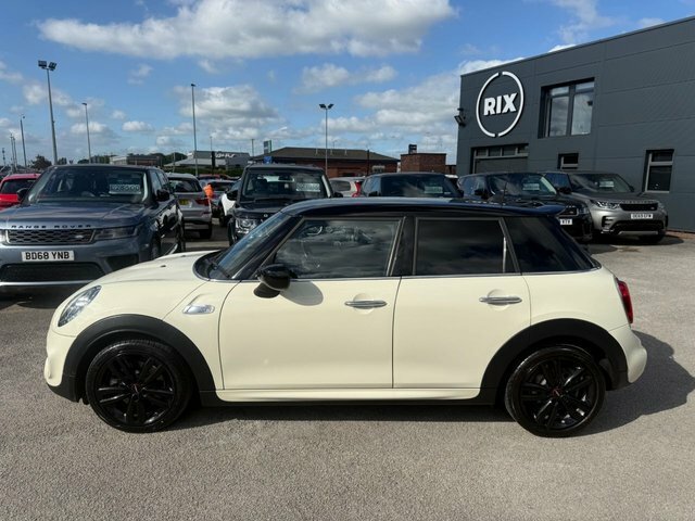 Mini Hatch Cooper S Sport Hatchback FD70YNA White #3