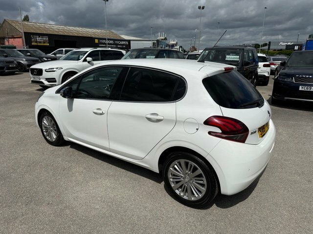 Peugeot 208 Puretech Allure Hatchback SA67WMP White #4