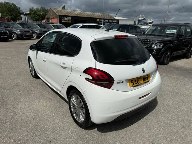 Peugeot 208 Puretech Allure Hatchback SA67WMP White #5