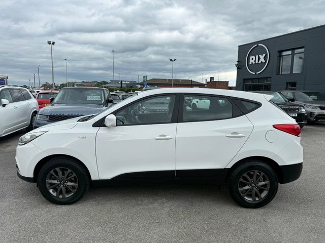 Hyundai Ix35 Crdi S Suv ET14HZL White #3