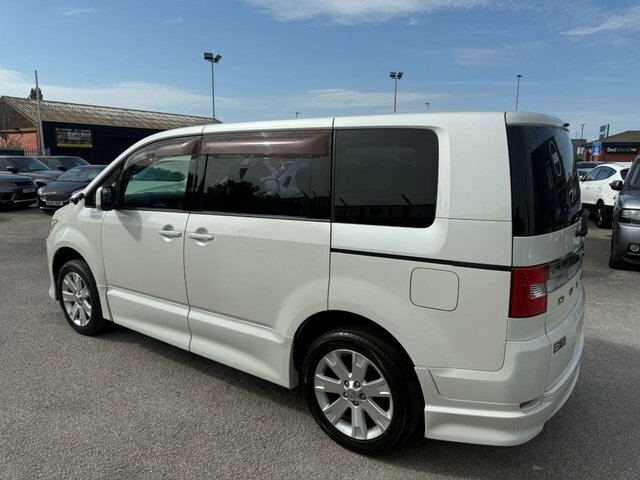 Mitsubishi Delica Delica 2.4L White #4