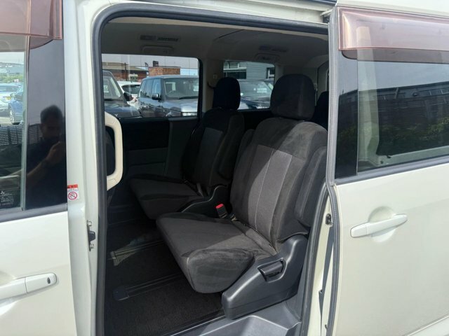 Mitsubishi Delica 2008 Delica D5 2.4 Black #29