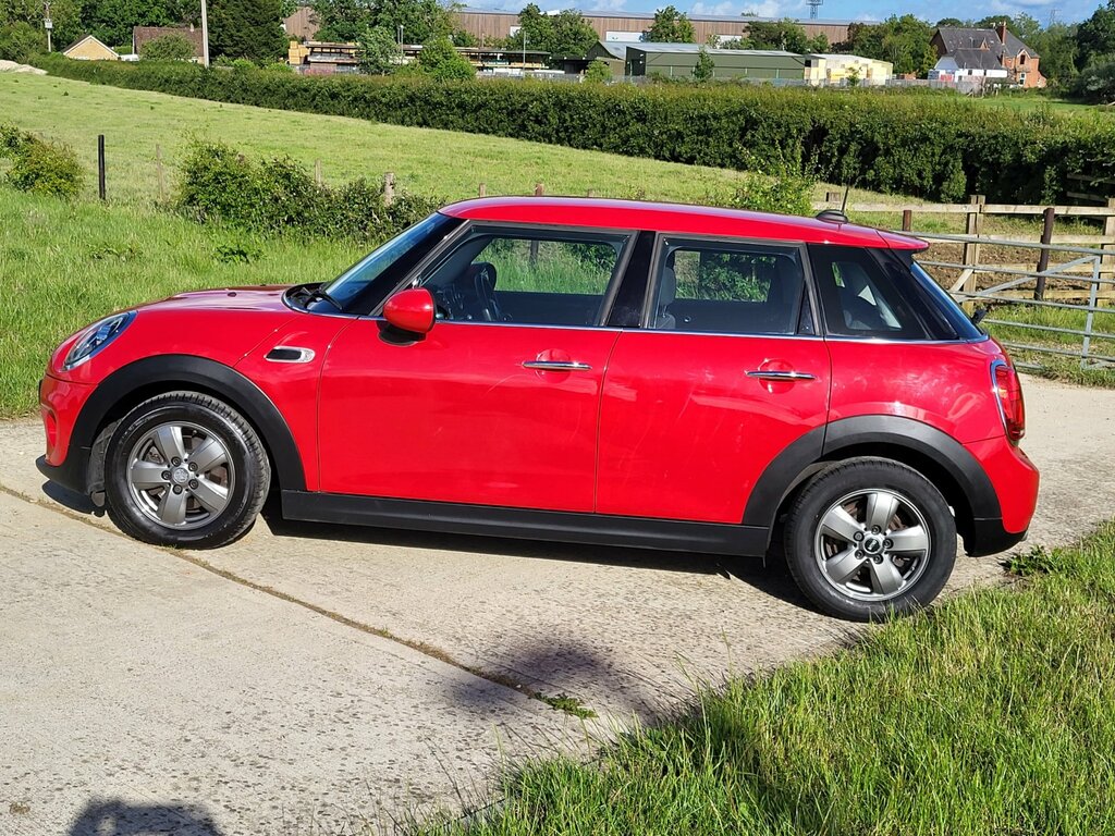 Mini Hatch 1.5 Cooper Classic Hatchback Steptronic KJ19EYD Red #3